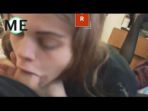 ❤️ Πούτσος στο λαιμό της, σκισμένο καλσόν και σκισμένα τακούνια ❌ Απλά πορνό ❤